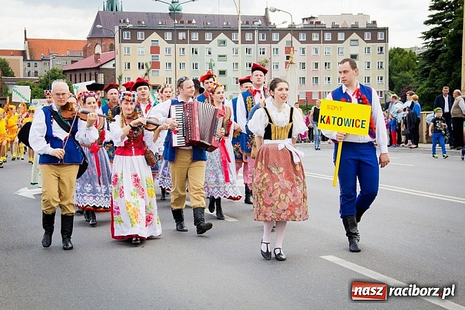 Zdjęcie w galerii na portalu naszraciborz.pl: Kolorowa parada ulicami Raciborza - Śląsk kraina wielu kultur dzień drugi wiadomości z regionu