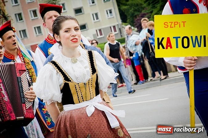 Zdjęcie w galerii na portalu naszraciborz.pl: Kolorowa parada ulicami Raciborza - Śląsk kraina wielu kultur dzień drugi wiadomości z regionu