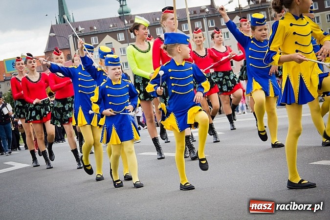 Zdjęcie w galerii na portalu naszraciborz.pl: Kolorowa parada ulicami Raciborza - Śląsk kraina wielu kultur dzień drugi wiadomości z regionu