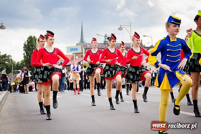 Zdjęcie w galerii na portalu naszraciborz.pl: Kolorowa parada ulicami Raciborza - Śląsk kraina wielu kultur dzień drugi wiadomości z regionu