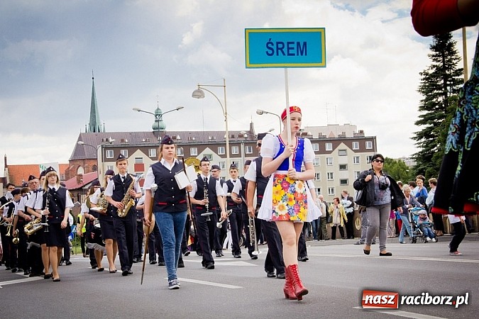 Zdjęcie w galerii na portalu naszraciborz.pl: Kolorowa parada ulicami Raciborza - Śląsk kraina wielu kultur dzień drugi wiadomości z regionu