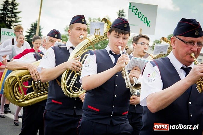 Zdjęcie w galerii na portalu naszraciborz.pl: Kolorowa parada ulicami Raciborza - Śląsk kraina wielu kultur dzień drugi wiadomości z regionu