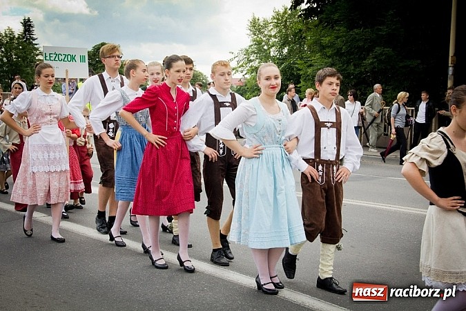 Zdjęcie w galerii na portalu naszraciborz.pl: Kolorowa parada ulicami Raciborza - Śląsk kraina wielu kultur dzień drugi wiadomości z regionu