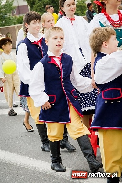 Zdjęcie w galerii na portalu naszraciborz.pl: Kolorowa parada ulicami Raciborza - Śląsk kraina wielu kultur dzień drugi wiadomości z regionu