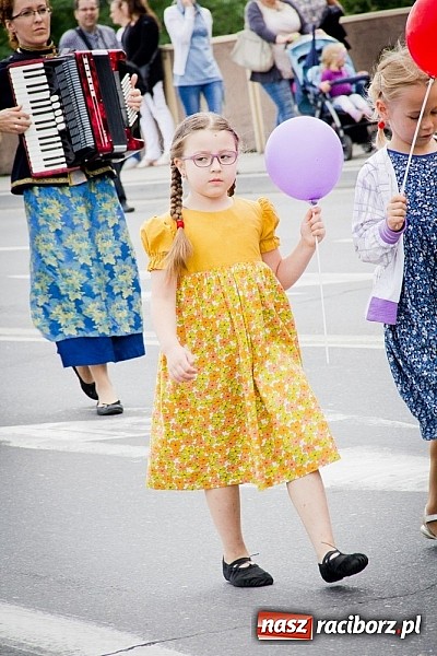 Zdjęcie w galerii na portalu naszraciborz.pl: Kolorowa parada ulicami Raciborza - Śląsk kraina wielu kultur dzień drugi wiadomości z regionu