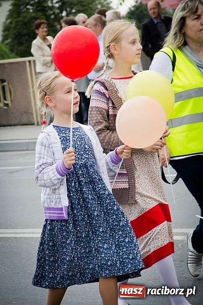 Zdjęcie w galerii na portalu naszraciborz.pl: Kolorowa parada ulicami Raciborza - Śląsk kraina wielu kultur dzień drugi wiadomości z regionu