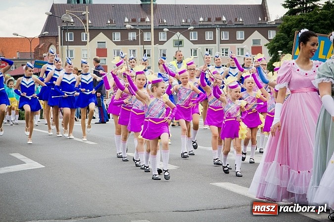 Zdjęcie w galerii na portalu naszraciborz.pl: Kolorowa parada ulicami Raciborza - Śląsk kraina wielu kultur dzień drugi wiadomości z regionu