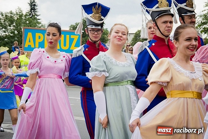 Zdjęcie w galerii na portalu naszraciborz.pl: Kolorowa parada ulicami Raciborza - Śląsk kraina wielu kultur dzień drugi wiadomości z regionu