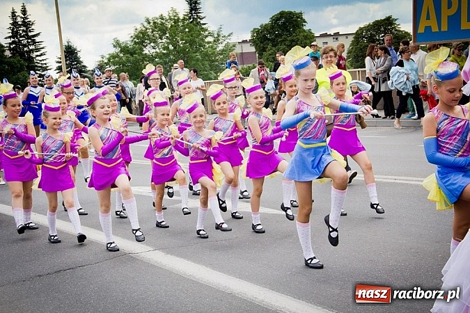 Zdjęcie w galerii na portalu naszraciborz.pl: Kolorowa parada ulicami Raciborza - Śląsk kraina wielu kultur dzień drugi wiadomości z regionu