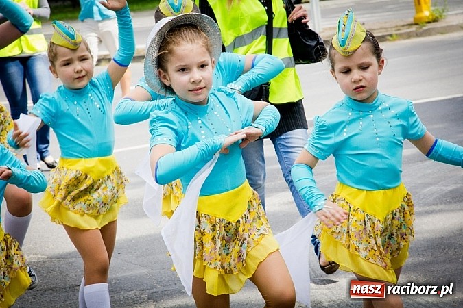 Zdjęcie w galerii na portalu naszraciborz.pl: Kolorowa parada ulicami Raciborza - Śląsk kraina wielu kultur dzień drugi wiadomości z regionu