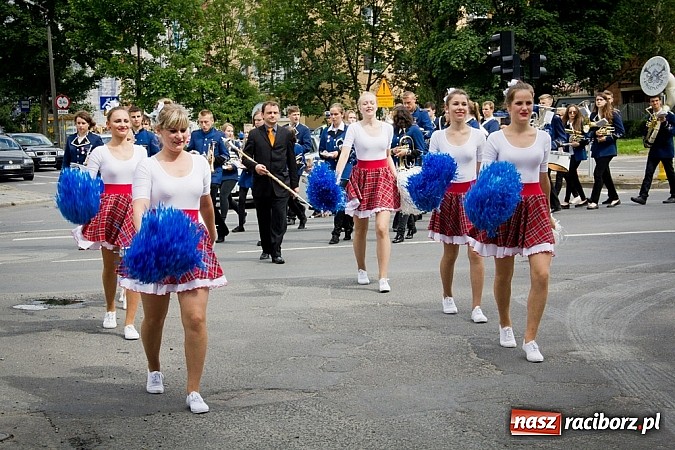 Zdjęcie w galerii na portalu naszraciborz.pl: Kolorowa parada ulicami Raciborza - Śląsk kraina wielu kultur dzień drugi wiadomości z regionu