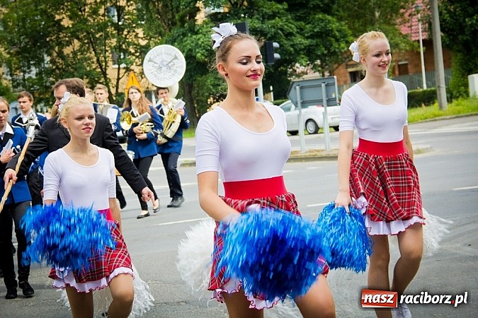 Zdjęcie w galerii na portalu naszraciborz.pl: Kolorowa parada ulicami Raciborza - Śląsk kraina wielu kultur dzień drugi wiadomości z regionu