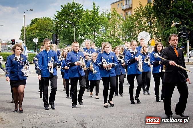 Zdjęcie w galerii na portalu naszraciborz.pl: Kolorowa parada ulicami Raciborza - Śląsk kraina wielu kultur dzień drugi wiadomości z regionu