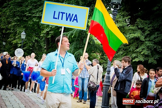 Zdjęcie w galerii na portalu naszraciborz.pl: Kolorowa parada ulicami Raciborza - Śląsk kraina wielu kultur dzień drugi wiadomości z regionu