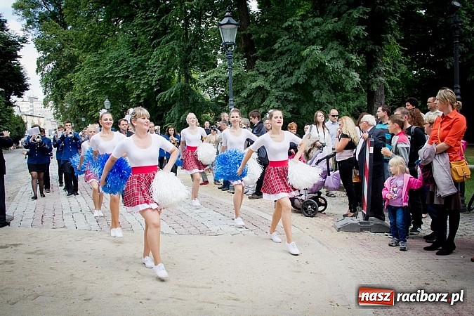 Zdjęcie w galerii na portalu naszraciborz.pl: Kolorowa parada ulicami Raciborza - Śląsk kraina wielu kultur dzień drugi wiadomości z regionu