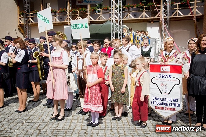 Zdjęcie w galerii na portalu naszraciborz.pl: Kolorowa parada ulicami Raciborza - Śląsk kraina wielu kultur dzień drugi wiadomości z regionu