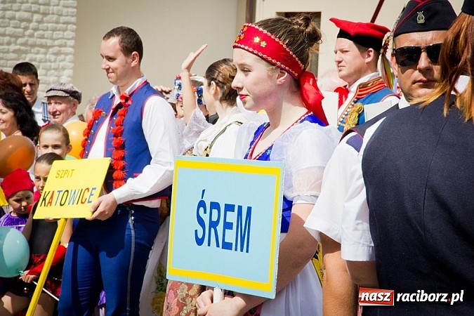 Zdjęcie w galerii na portalu naszraciborz.pl: Kolorowa parada ulicami Raciborza - Śląsk kraina wielu kultur dzień drugi wiadomości z regionu