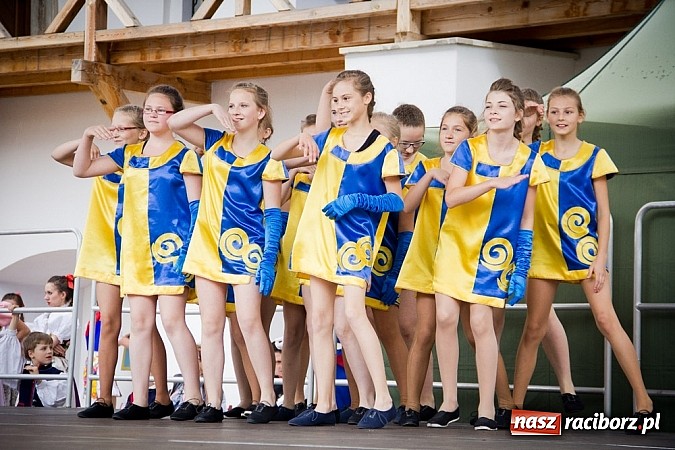 Zdjęcie w galerii na portalu naszraciborz.pl: Kolorowa parada ulicami Raciborza - Śląsk kraina wielu kultur dzień drugi wiadomości z regionu