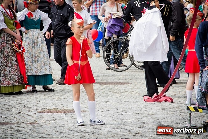Zdjęcie w galerii na portalu naszraciborz.pl: Kolorowa parada ulicami Raciborza - Śląsk kraina wielu kultur dzień drugi wiadomości z regionu