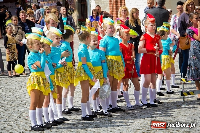 Zdjęcie w galerii na portalu naszraciborz.pl: Kolorowa parada ulicami Raciborza - Śląsk kraina wielu kultur dzień drugi wiadomości z regionu