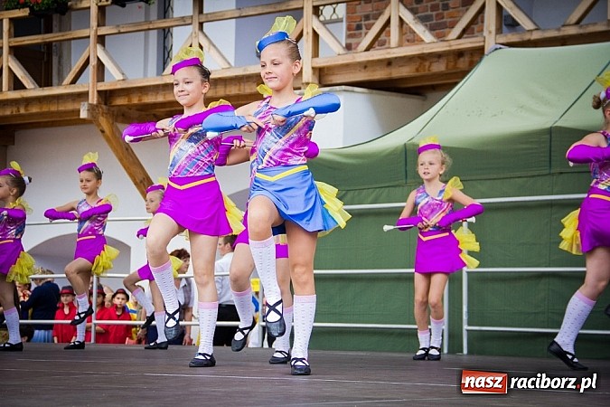 Zdjęcie w galerii na portalu naszraciborz.pl: Kolorowa parada ulicami Raciborza - Śląsk kraina wielu kultur dzień drugi wiadomości z regionu