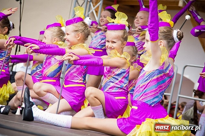 Zdjęcie w galerii na portalu naszraciborz.pl: Kolorowa parada ulicami Raciborza - Śląsk kraina wielu kultur dzień drugi wiadomości z regionu