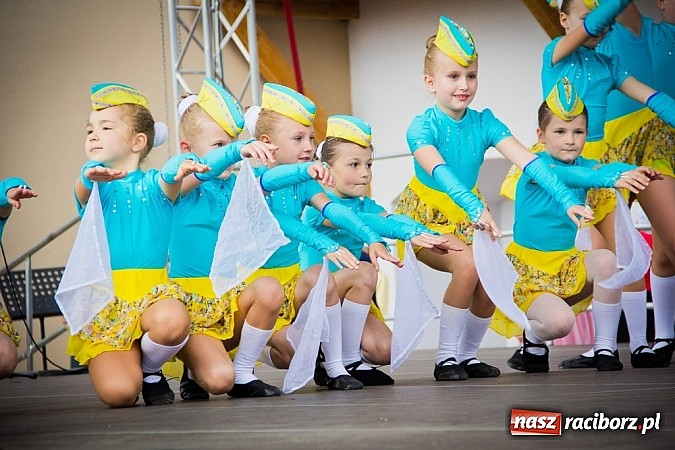 Zdjęcie w galerii na portalu naszraciborz.pl: Kolorowa parada ulicami Raciborza - Śląsk kraina wielu kultur dzień drugi wiadomości z regionu