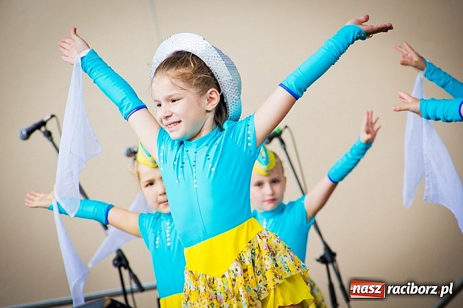 Zdjęcie w galerii na portalu naszraciborz.pl: Kolorowa parada ulicami Raciborza - Śląsk kraina wielu kultur dzień drugi wiadomości z regionu