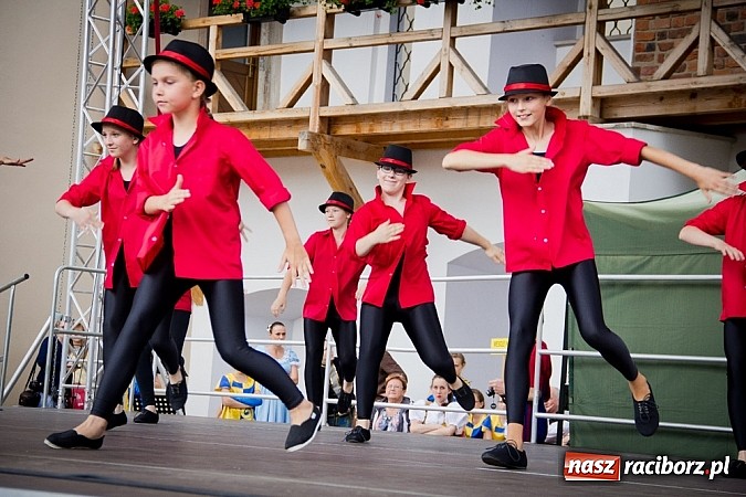 Zdjęcie w galerii na portalu naszraciborz.pl: Kolorowa parada ulicami Raciborza - Śląsk kraina wielu kultur dzień drugi wiadomości z regionu