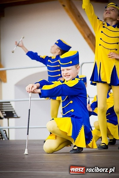 Zdjęcie w galerii na portalu naszraciborz.pl: Kolorowa parada ulicami Raciborza - Śląsk kraina wielu kultur dzień drugi wiadomości z regionu