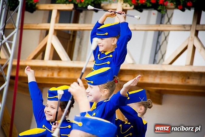 Zdjęcie w galerii na portalu naszraciborz.pl: Kolorowa parada ulicami Raciborza - Śląsk kraina wielu kultur dzień drugi wiadomości z regionu