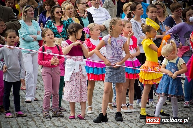 Zdjęcie w galerii na portalu naszraciborz.pl: Kolorowa parada ulicami Raciborza - Śląsk kraina wielu kultur dzień drugi wiadomości z regionu