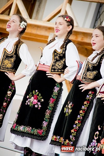 Zdjęcie w galerii na portalu naszraciborz.pl: Kolorowa parada ulicami Raciborza - Śląsk kraina wielu kultur dzień drugi wiadomości z regionu