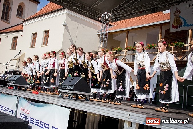 Zdjęcie w galerii na portalu naszraciborz.pl: Kolorowa parada ulicami Raciborza - Śląsk kraina wielu kultur dzień drugi wiadomości z regionu