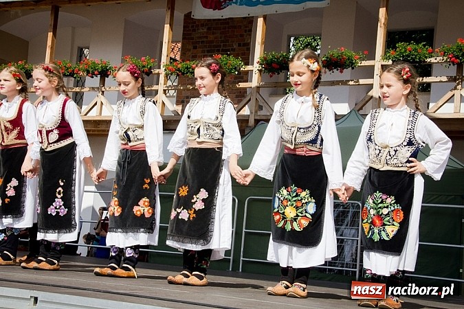 Zdjęcie w galerii na portalu naszraciborz.pl: Kolorowa parada ulicami Raciborza - Śląsk kraina wielu kultur dzień drugi wiadomości z regionu