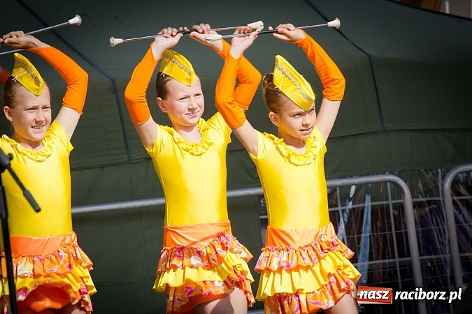 Zdjęcie w galerii na portalu naszraciborz.pl: Kolorowa parada ulicami Raciborza - Śląsk kraina wielu kultur dzień drugi wiadomości z regionu