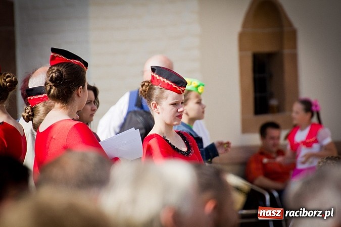 Zdjęcie w galerii na portalu naszraciborz.pl: Kolorowa parada ulicami Raciborza - Śląsk kraina wielu kultur dzień drugi wiadomości z regionu