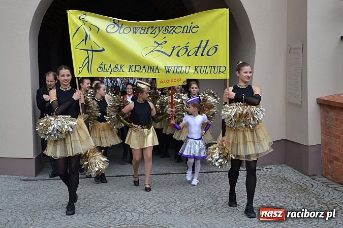 Zdjęcie w galerii na portalu naszraciborz.pl: Kolorowa parada ulicami Raciborza - Śląsk kraina wielu kultur dzień drugi wiadomości z regionu