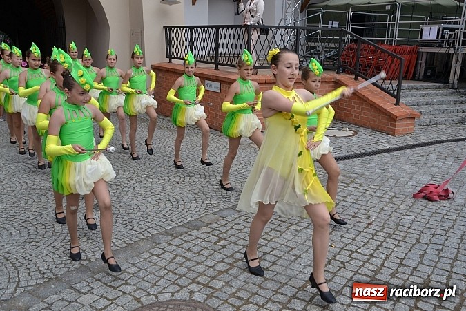 Zdjęcie w galerii na portalu naszraciborz.pl: Kolorowa parada ulicami Raciborza - Śląsk kraina wielu kultur dzień drugi wiadomości z regionu