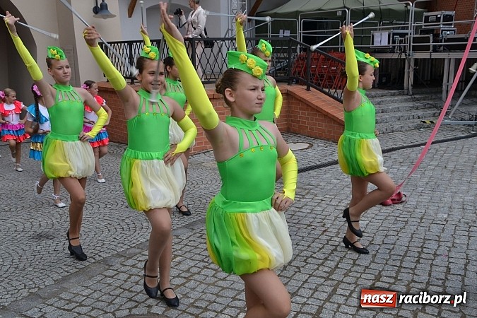 Zdjęcie w galerii na portalu naszraciborz.pl: Kolorowa parada ulicami Raciborza - Śląsk kraina wielu kultur dzień drugi wiadomości z regionu