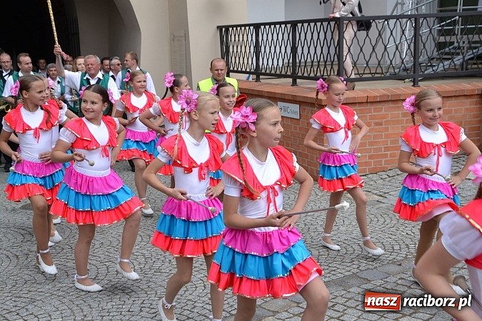 Zdjęcie w galerii na portalu naszraciborz.pl: Kolorowa parada ulicami Raciborza - Śląsk kraina wielu kultur dzień drugi wiadomości z regionu