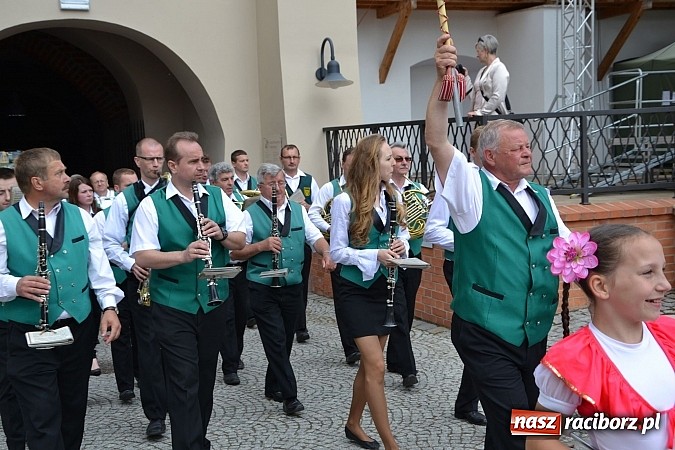 Zdjęcie w galerii na portalu naszraciborz.pl: Kolorowa parada ulicami Raciborza - Śląsk kraina wielu kultur dzień drugi wiadomości z regionu