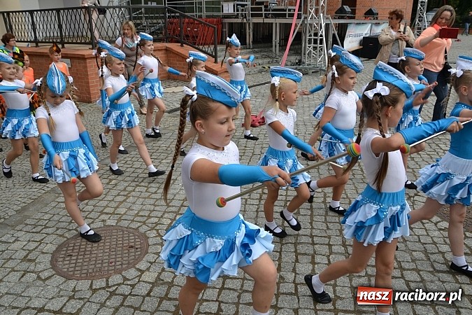 Zdjęcie w galerii na portalu naszraciborz.pl: Kolorowa parada ulicami Raciborza - Śląsk kraina wielu kultur dzień drugi wiadomości z regionu