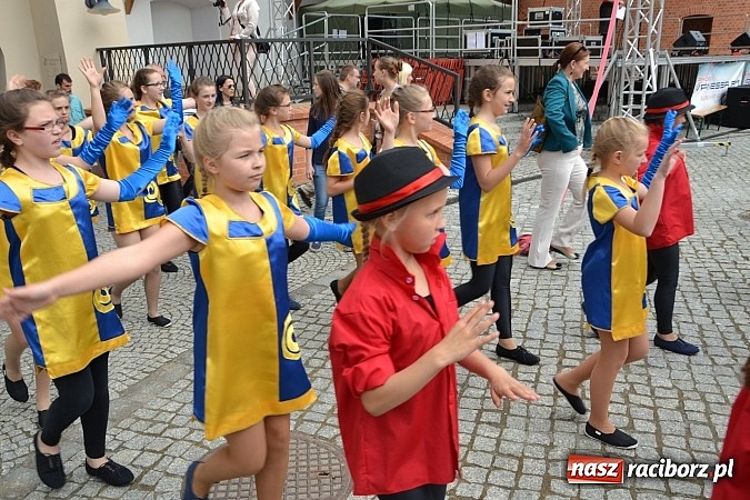 Zdjęcie w galerii na portalu naszraciborz.pl: Kolorowa parada ulicami Raciborza - Śląsk kraina wielu kultur dzień drugi wiadomości z regionu