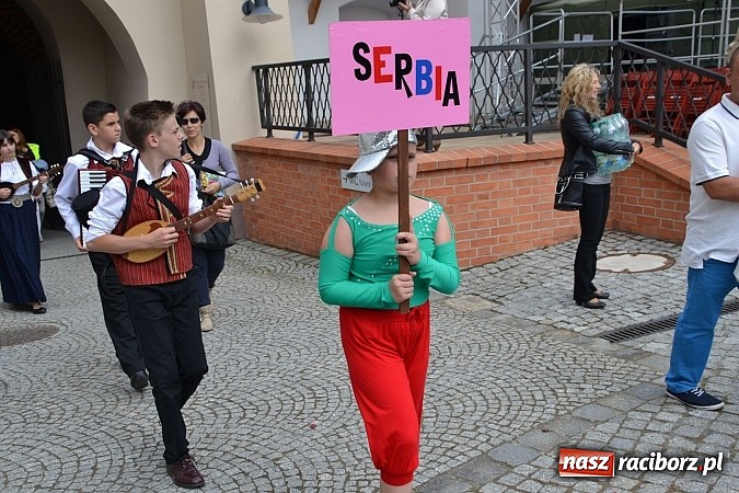 Zdjęcie w galerii na portalu naszraciborz.pl: Kolorowa parada ulicami Raciborza - Śląsk kraina wielu kultur dzień drugi wiadomości z regionu