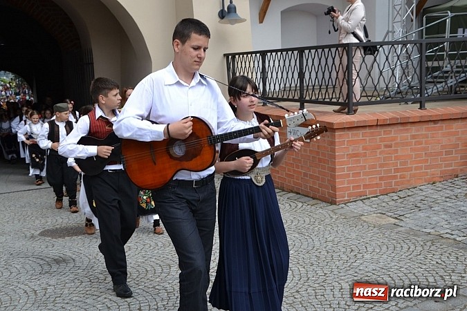 Zdjęcie w galerii na portalu naszraciborz.pl: Kolorowa parada ulicami Raciborza - Śląsk kraina wielu kultur dzień drugi wiadomości z regionu