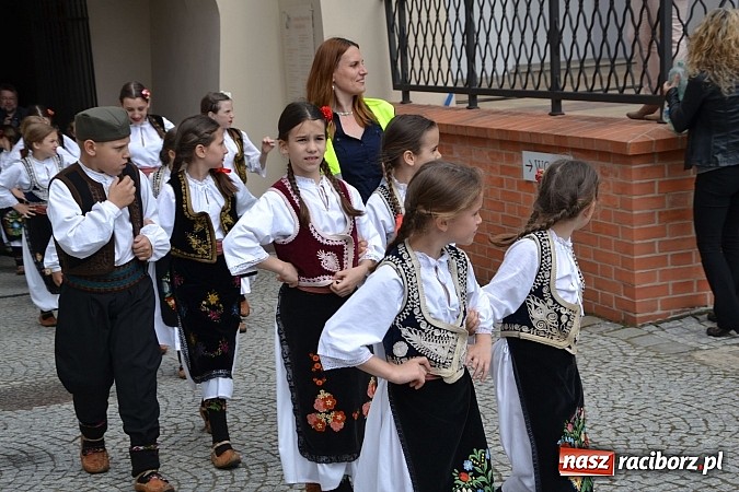 Zdjęcie w galerii na portalu naszraciborz.pl: Kolorowa parada ulicami Raciborza - Śląsk kraina wielu kultur dzień drugi wiadomości z regionu