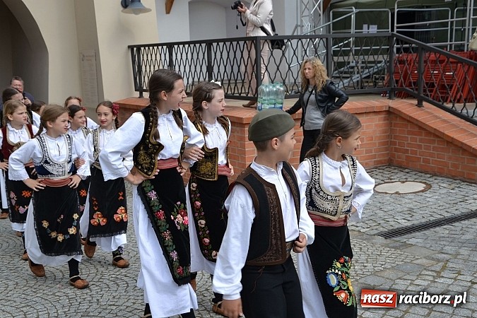 Zdjęcie w galerii na portalu naszraciborz.pl: Kolorowa parada ulicami Raciborza - Śląsk kraina wielu kultur dzień drugi wiadomości z regionu