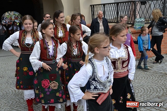 Zdjęcie w galerii na portalu naszraciborz.pl: Kolorowa parada ulicami Raciborza - Śląsk kraina wielu kultur dzień drugi wiadomości z regionu