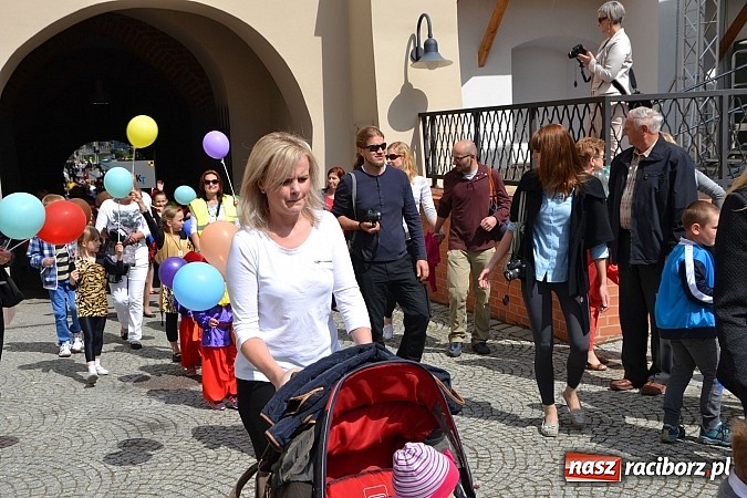 Zdjęcie w galerii na portalu naszraciborz.pl: Kolorowa parada ulicami Raciborza - Śląsk kraina wielu kultur dzień drugi wiadomości z regionu